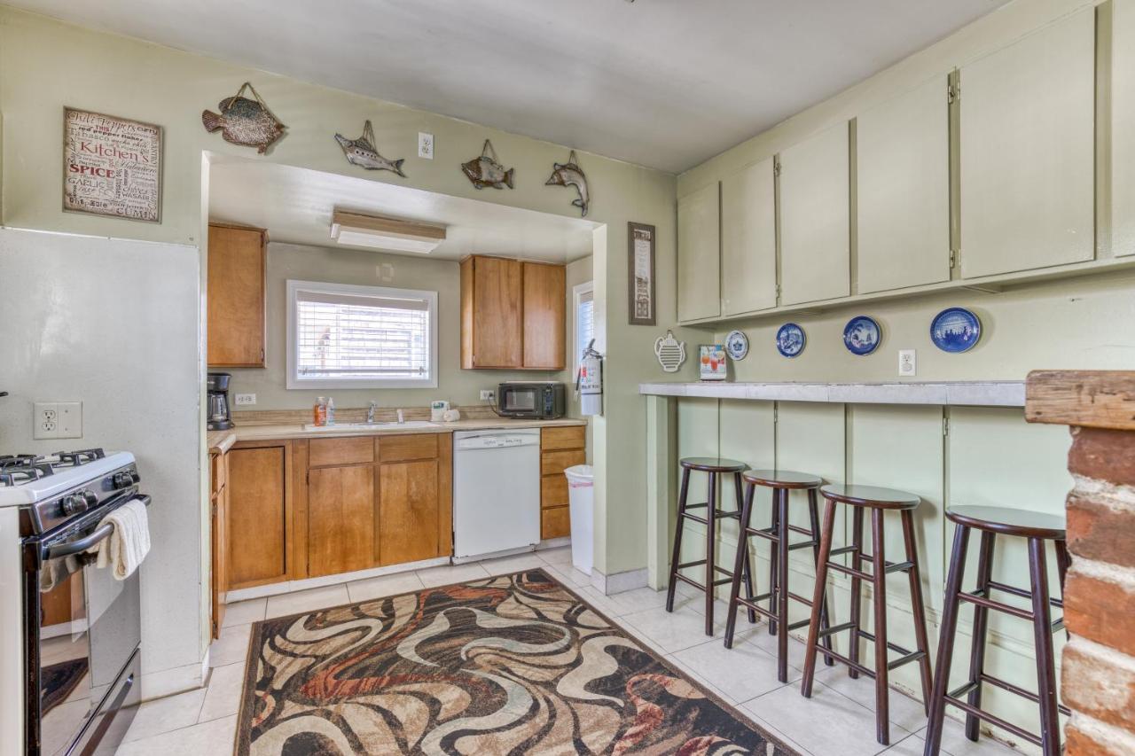 Pearl Off The Prom Villa Сийсайд Екстериор снимка